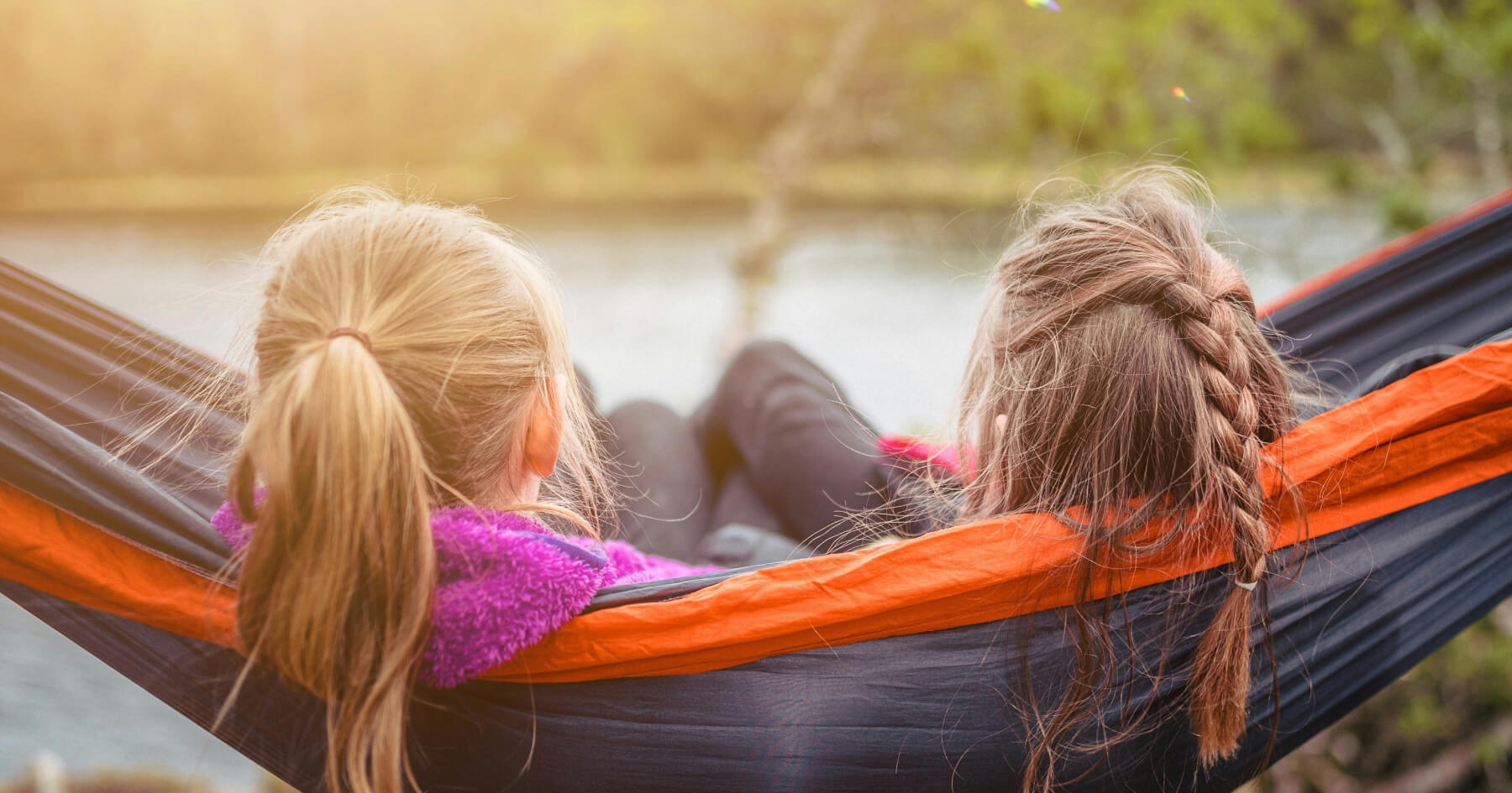 サムネイル画像: Navigating the 'Quarter-Life Crisis': Tips for Young Adults to Live Freely